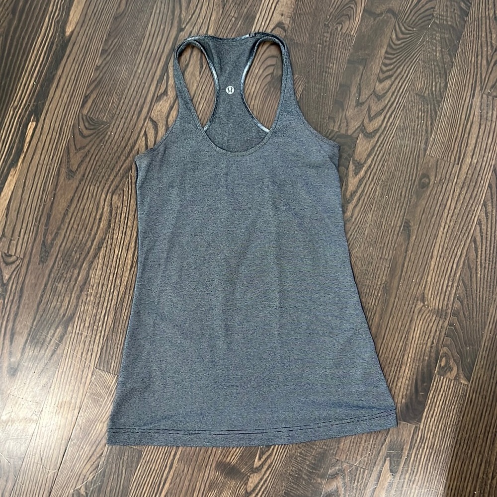 Lululemon fitted tank - size 6